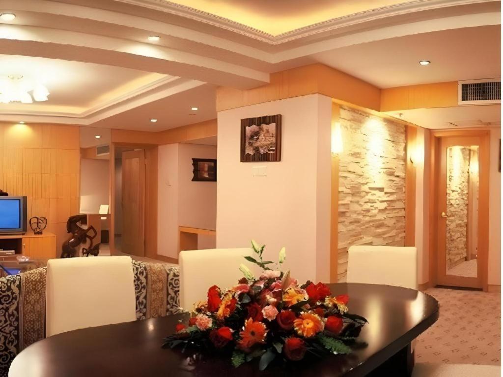 Golden Lustre Hotel Шэньчжэнь Экстерьер фото