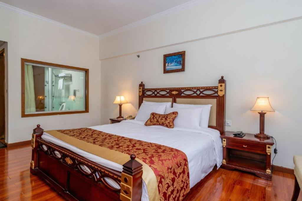 Golden Lustre Hotel Шэньчжэнь Экстерьер фото