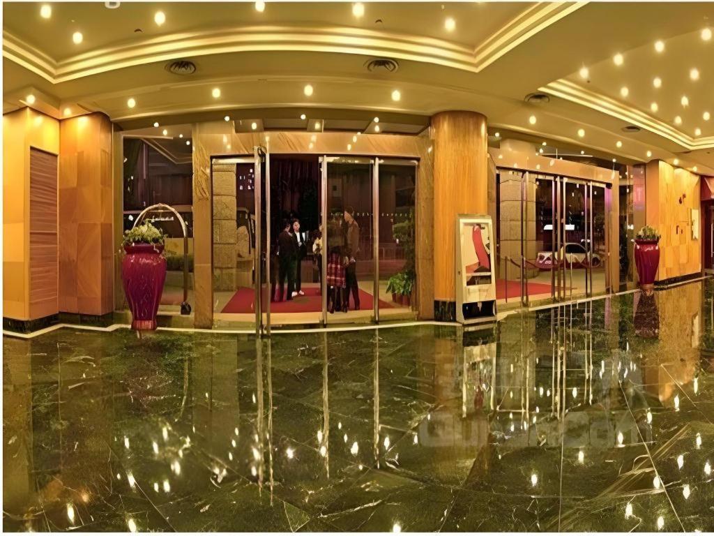 Golden Lustre Hotel Шэньчжэнь Экстерьер фото